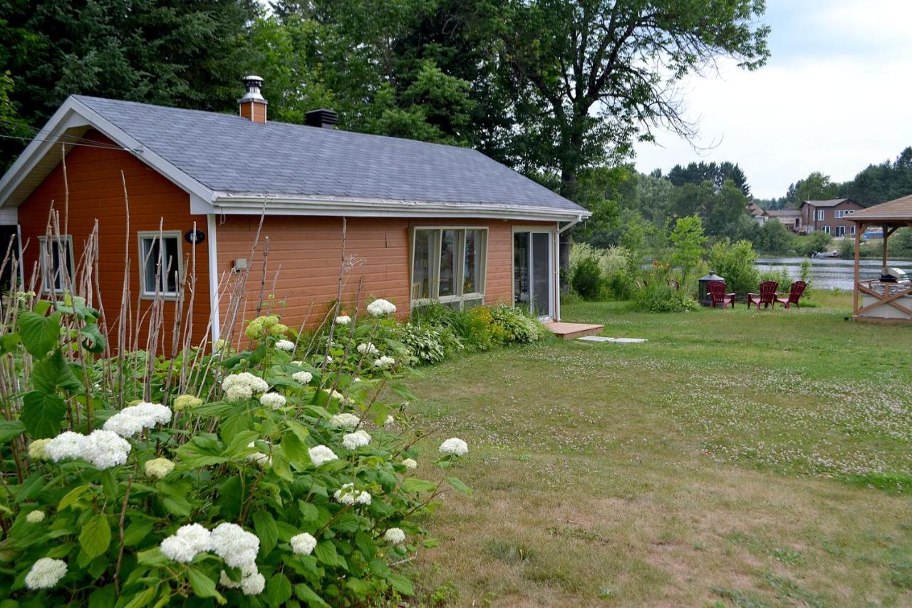 Les 4 Chalets - Le 605 Lac-Saint-Paul Exteriör bild