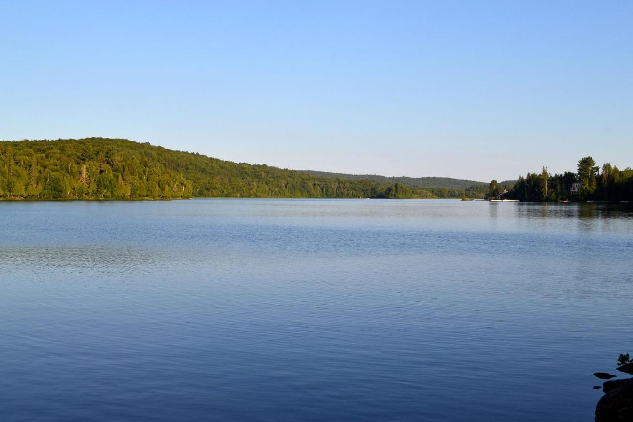 Les 4 Chalets - Le 605 Lac-Saint-Paul Exteriör bild